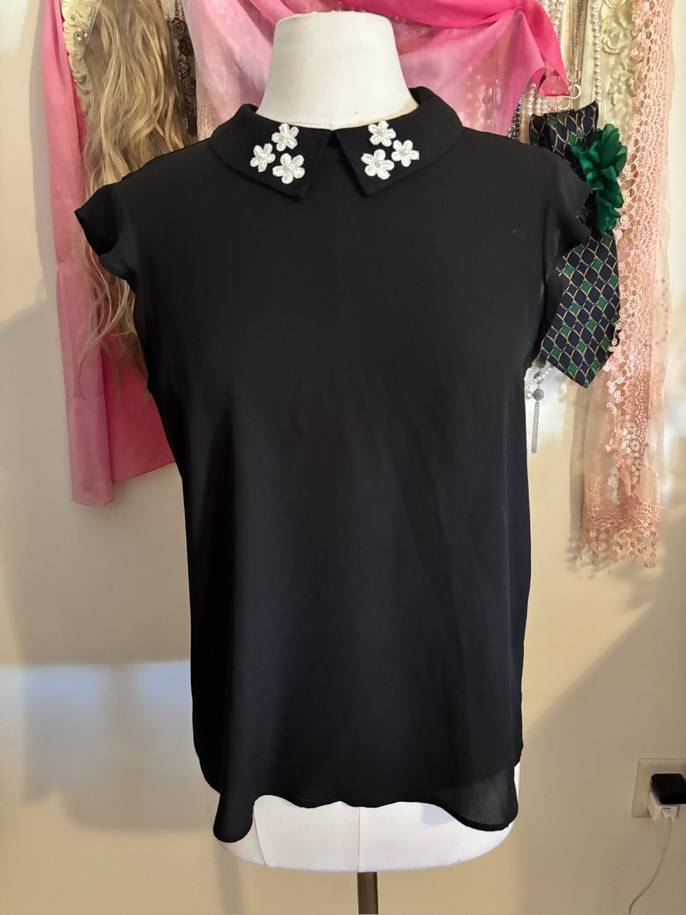 ELLE Black Peter Pan Collar Lace Flower Pearl Blouse M